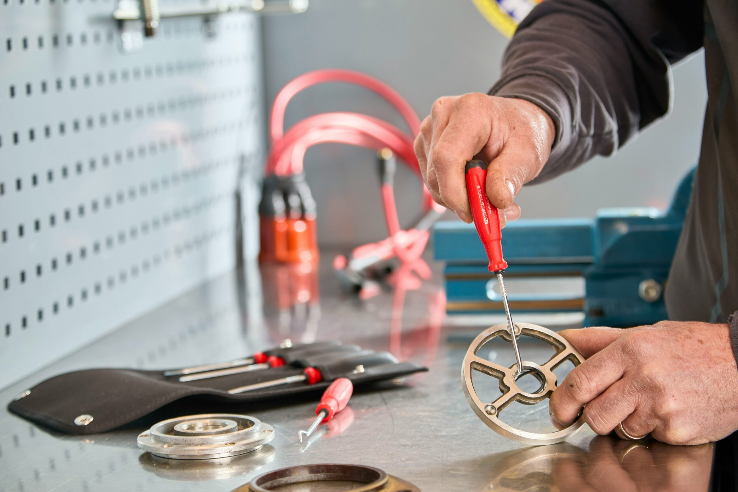 pb-swiss-tools-bn8zJC2HsVg-unsplash